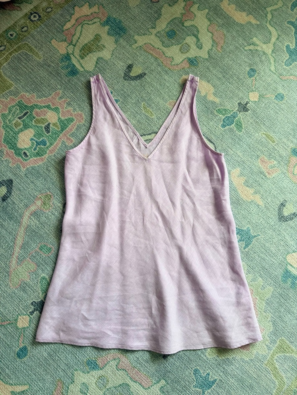Women’s V-Neck Linen Tank Top in Light Lilac